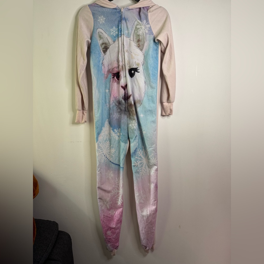 Llama one piece pajamas. Size:14/16 years old.